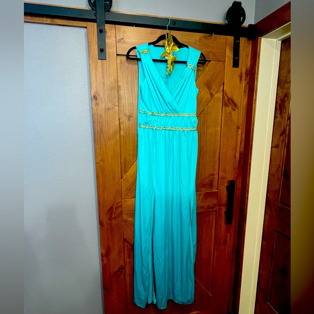 Egyptian dress with crown